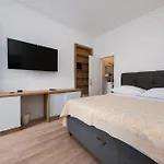 Senzen Pensión 3*