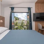 Senzen Pensión 3*