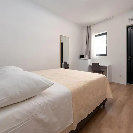 Senzen Guest house