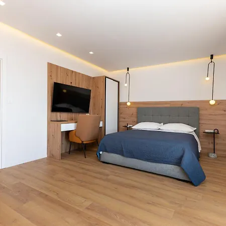 Senzen Guest house